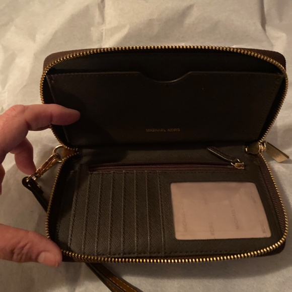 Michael Kors wallet/wristlet - Picture 5 of 8